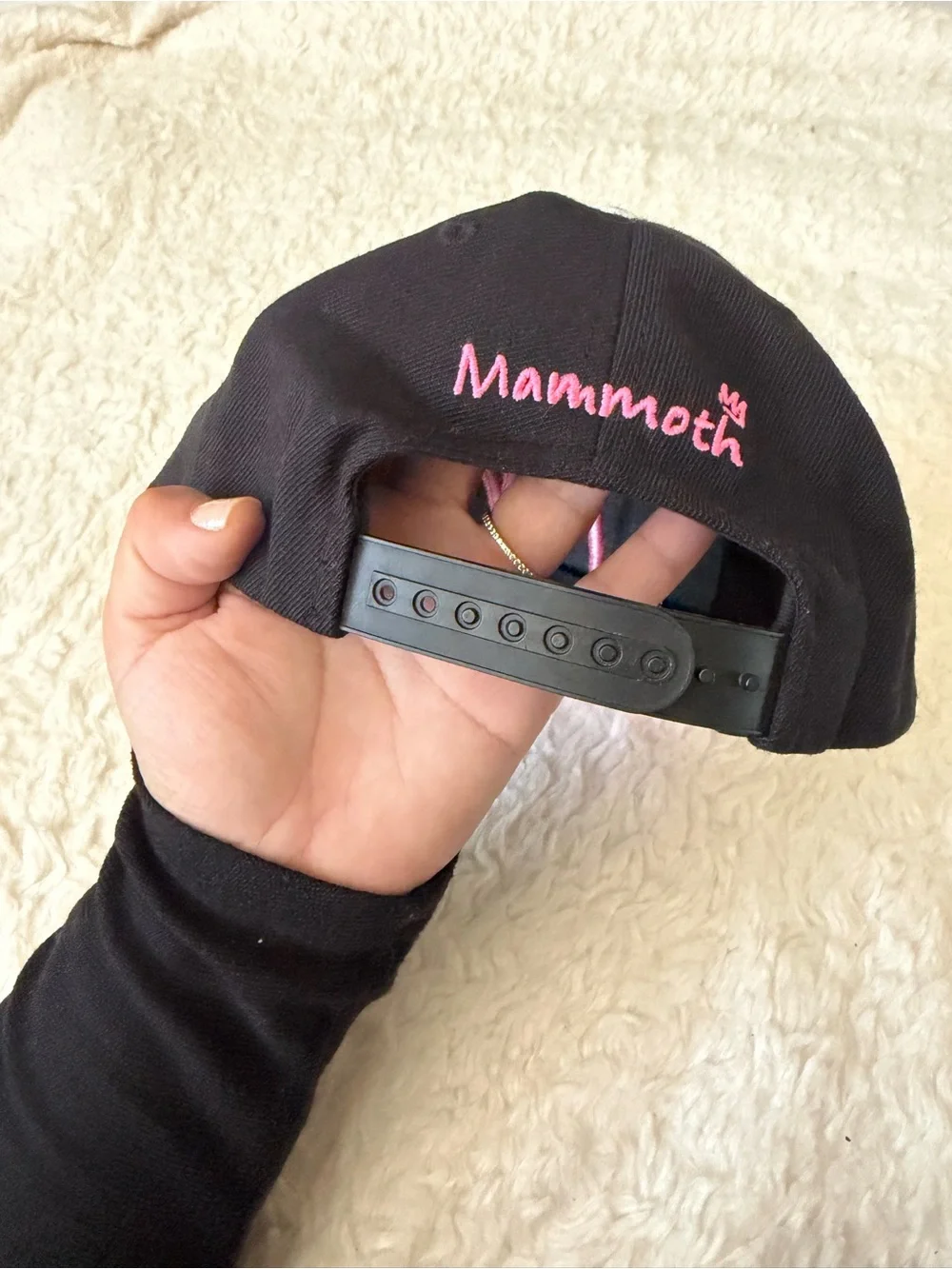 N/A black fitted